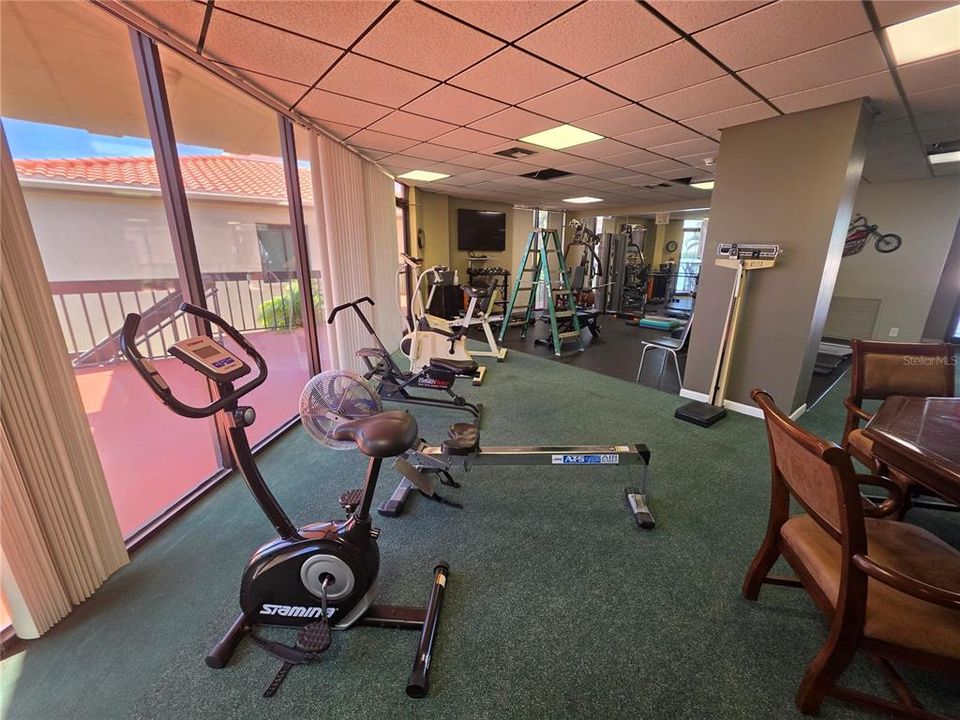 For Rent: $2,800 (2 beds, 2 baths, 915 Square Feet)