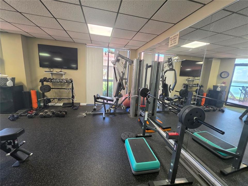 For Rent: $2,800 (2 beds, 2 baths, 915 Square Feet)