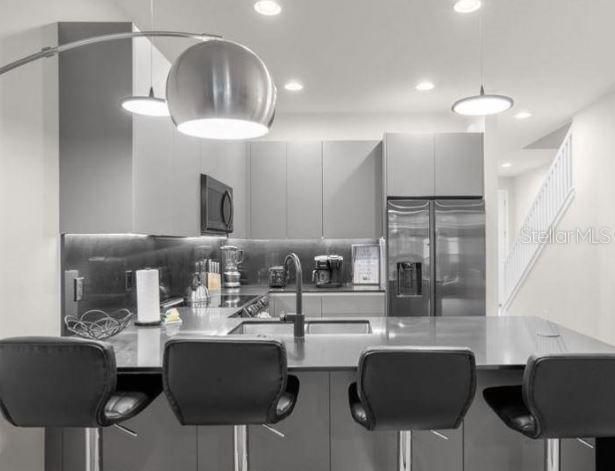 For Rent: $2,500 (3 beds, 3 baths, 1852 Square Feet)
