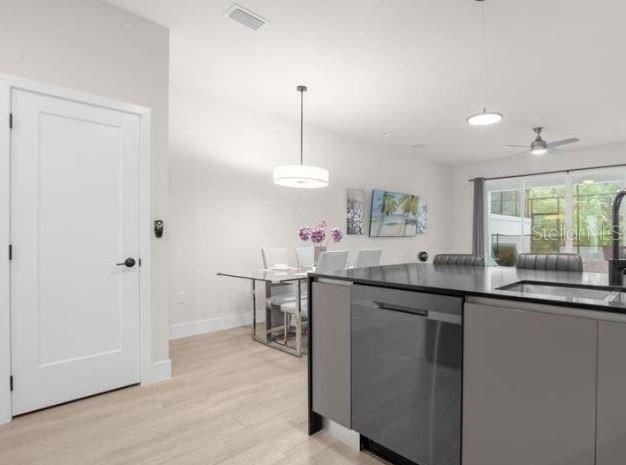 For Rent: $2,500 (3 beds, 3 baths, 1852 Square Feet)