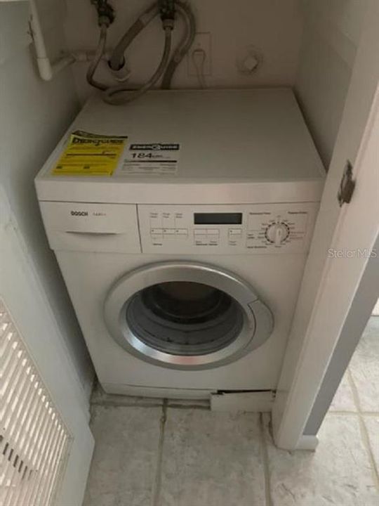 For Rent: $2,150 (2 beds, 1 baths, 1100 Square Feet)