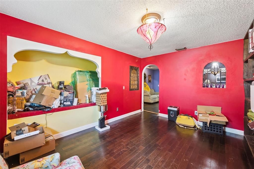 For Sale: $425,000 (3 beds, 2 baths, 1922 Square Feet)