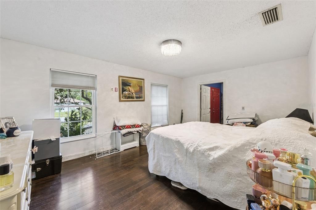 For Sale: $425,000 (3 beds, 2 baths, 1922 Square Feet)