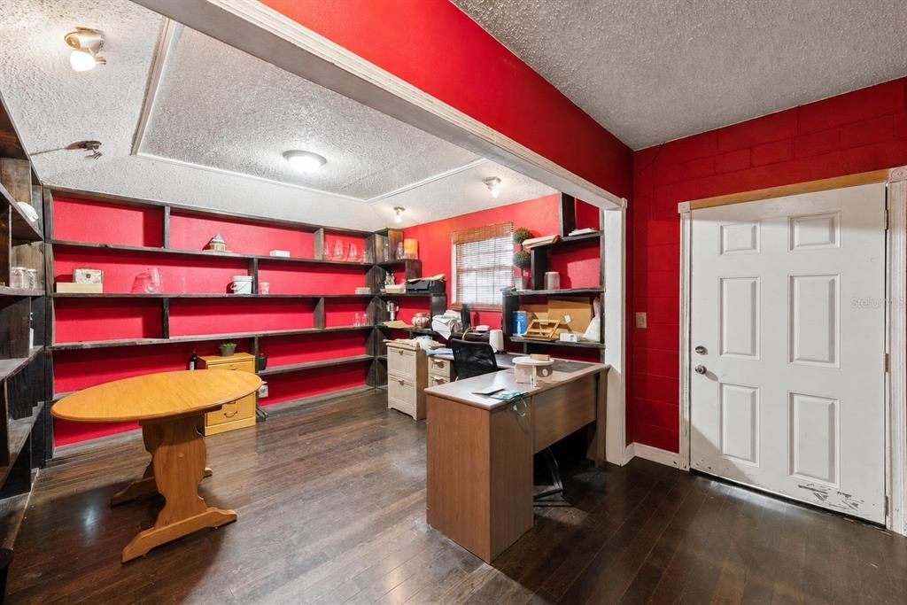 For Sale: $425,000 (3 beds, 2 baths, 1922 Square Feet)