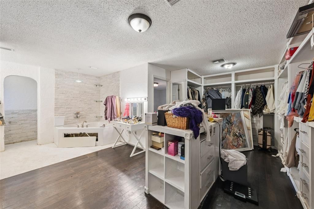 For Sale: $425,000 (3 beds, 2 baths, 1922 Square Feet)