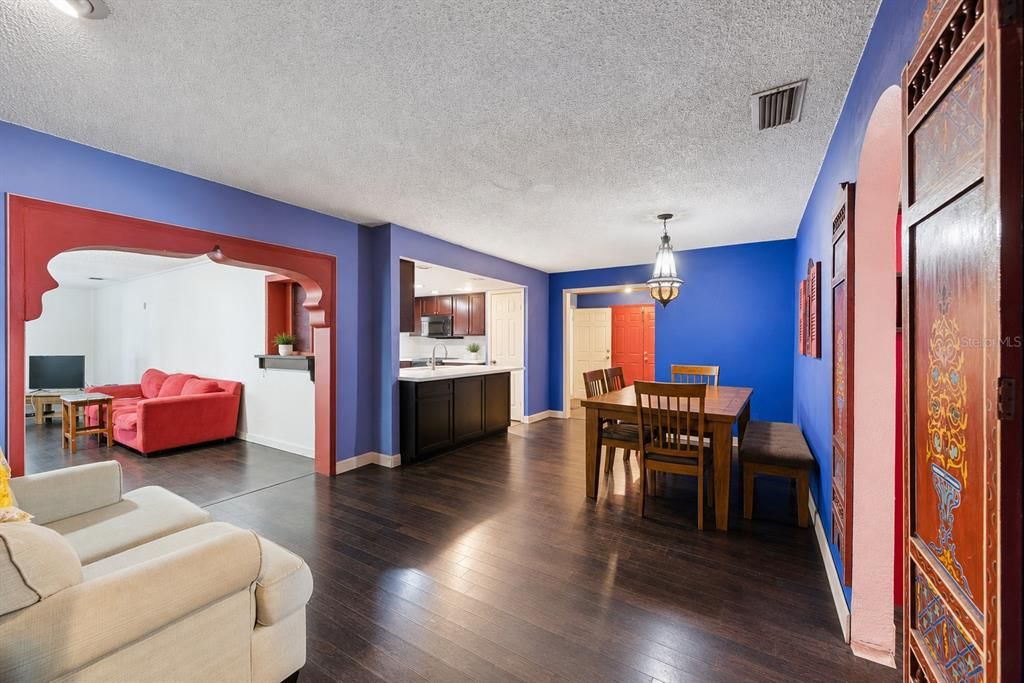 For Sale: $425,000 (3 beds, 2 baths, 1922 Square Feet)
