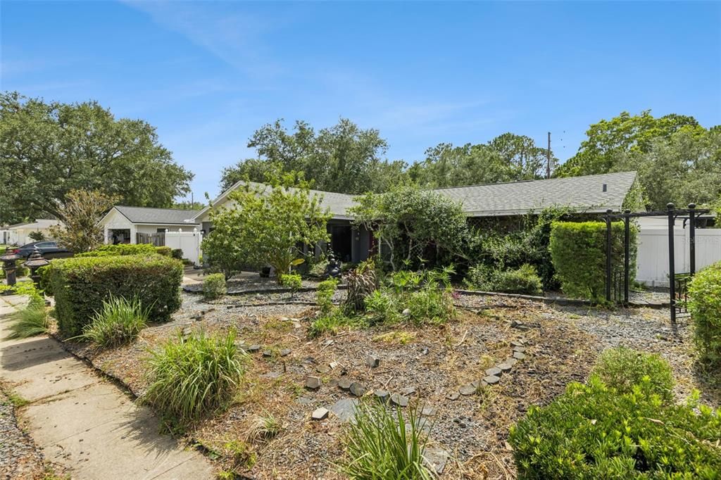 For Sale: $425,000 (3 beds, 2 baths, 1922 Square Feet)