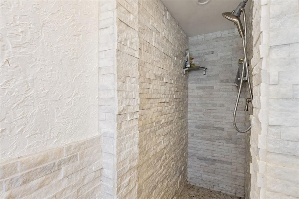 For Sale: $425,000 (3 beds, 2 baths, 1922 Square Feet)