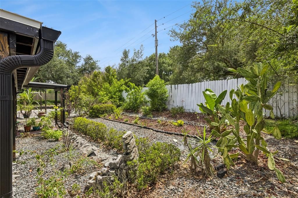 For Sale: $425,000 (3 beds, 2 baths, 1922 Square Feet)