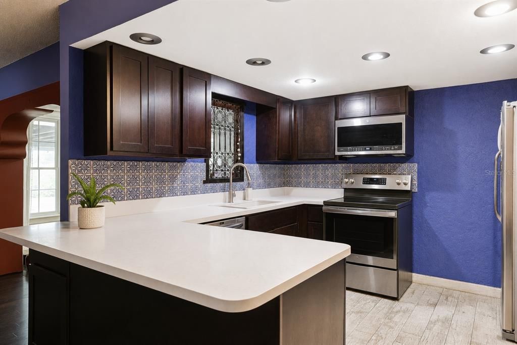 For Sale: $425,000 (3 beds, 2 baths, 1922 Square Feet)