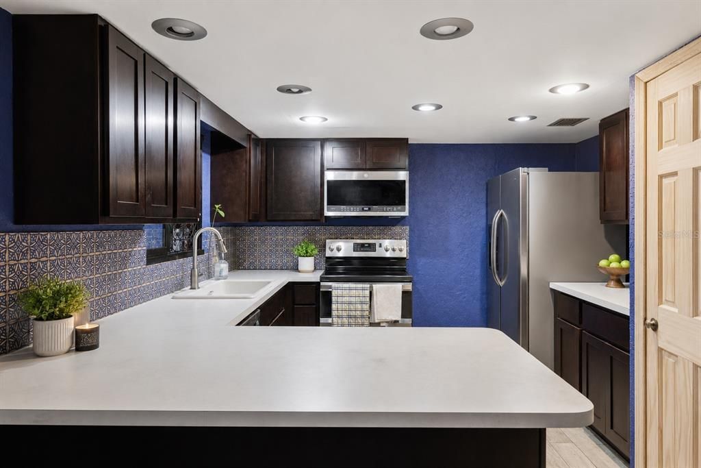 For Sale: $425,000 (3 beds, 2 baths, 1922 Square Feet)