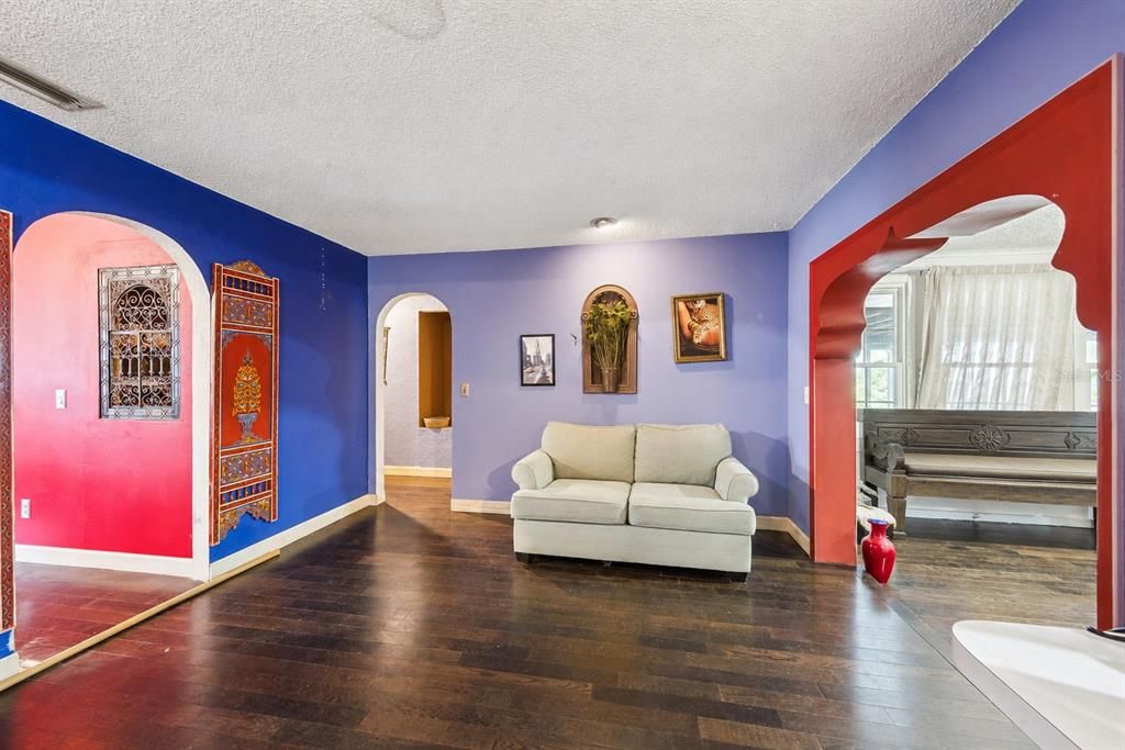 For Sale: $425,000 (3 beds, 2 baths, 1922 Square Feet)