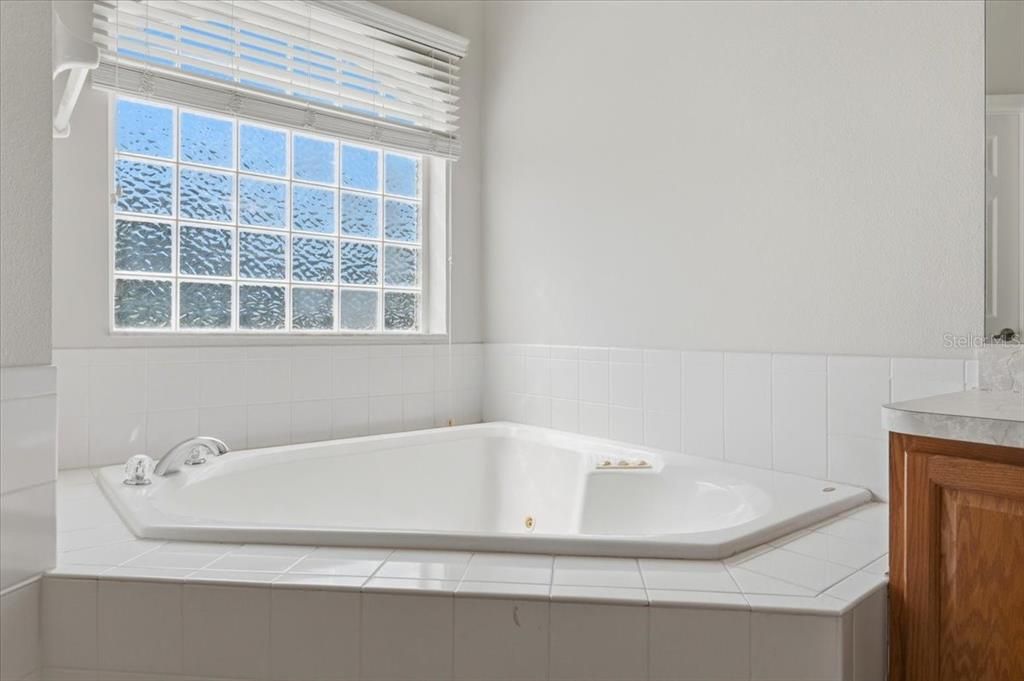 For Sale: $329,900 (3 beds, 2 baths, 1814 Square Feet)
