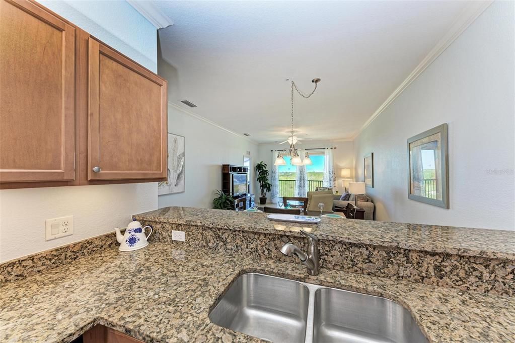 For Sale: $229,900 (2 beds, 2 baths, 1121 Square Feet)