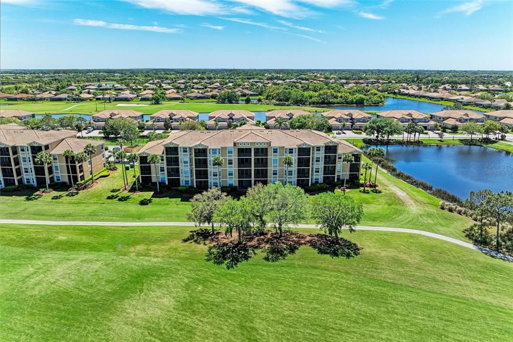 For Sale: $229,900 (2 beds, 2 baths, 1121 Square Feet)