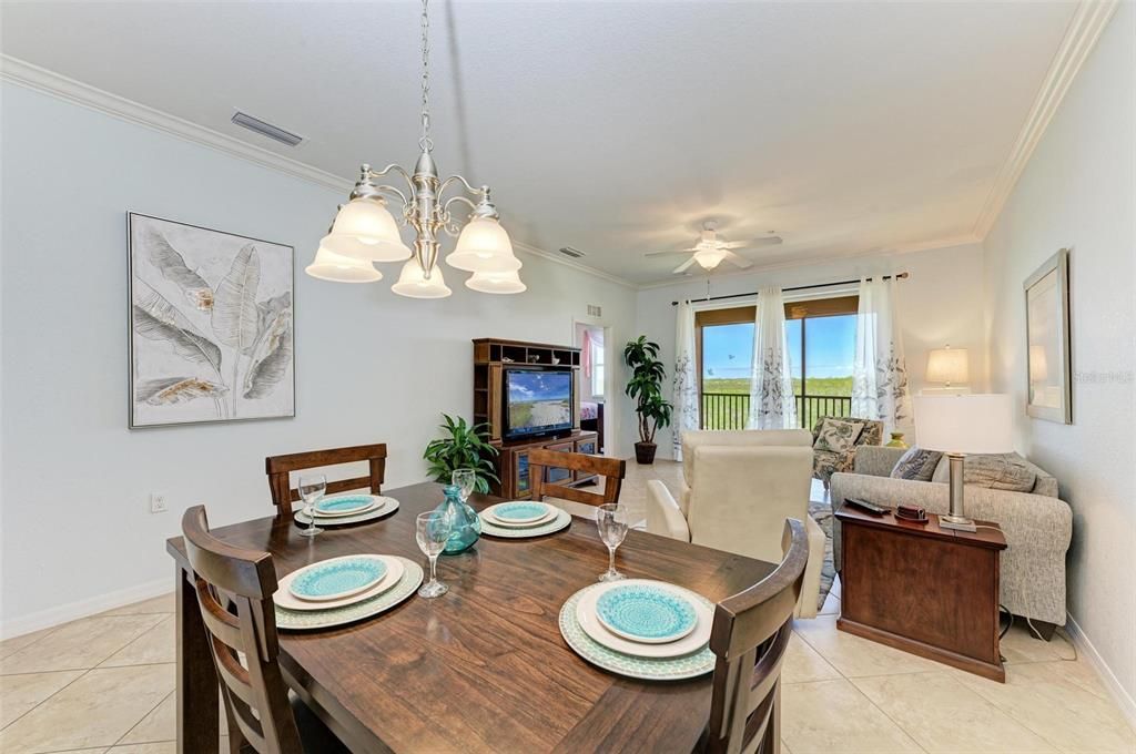 For Sale: $229,900 (2 beds, 2 baths, 1121 Square Feet)