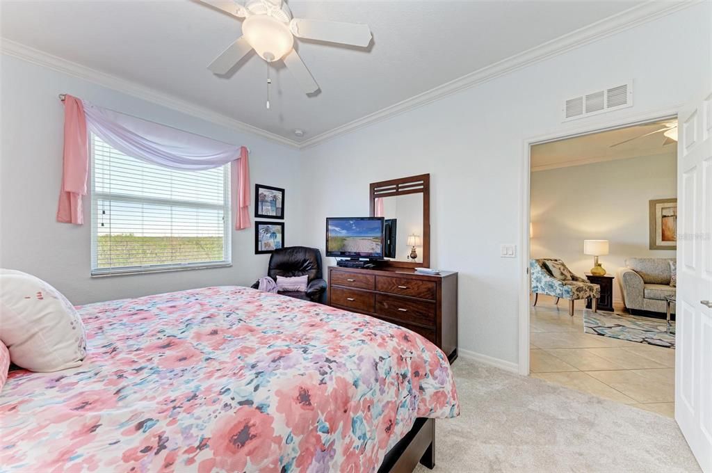 For Sale: $229,900 (2 beds, 2 baths, 1121 Square Feet)