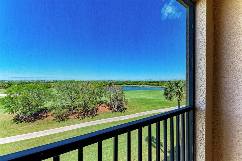 For Sale: $229,900 (2 beds, 2 baths, 1121 Square Feet)