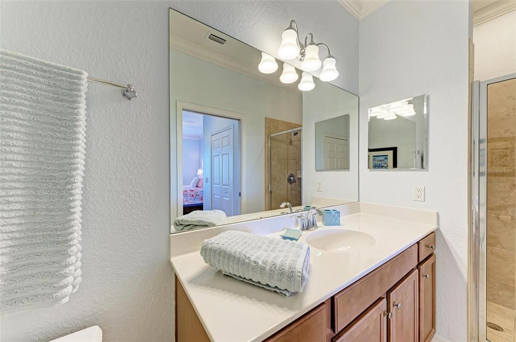 For Sale: $229,900 (2 beds, 2 baths, 1121 Square Feet)