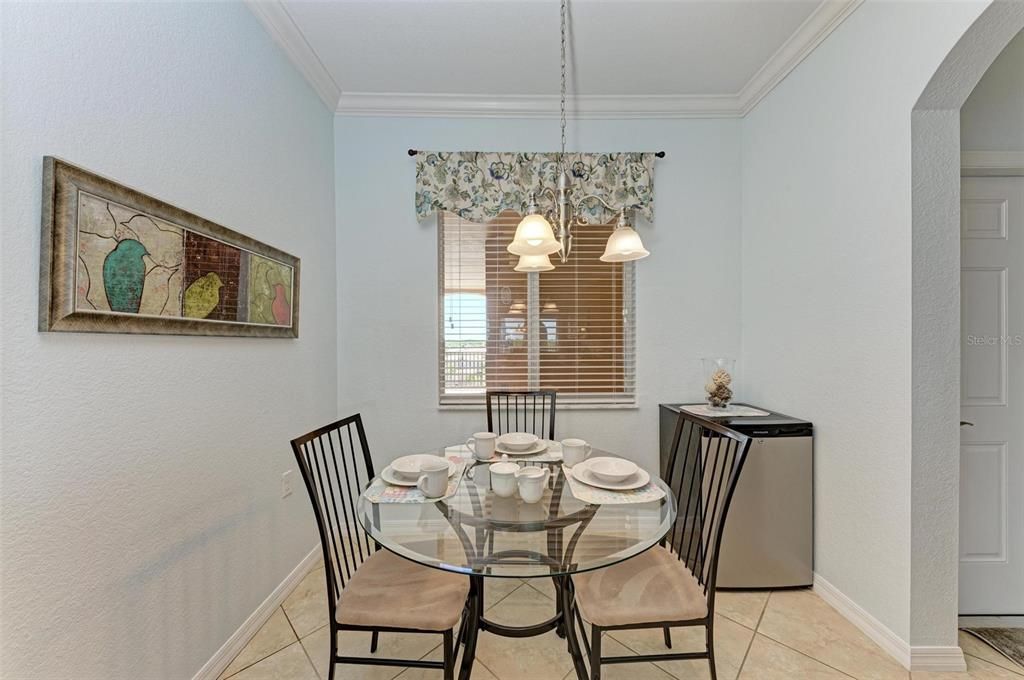 For Sale: $229,900 (2 beds, 2 baths, 1121 Square Feet)