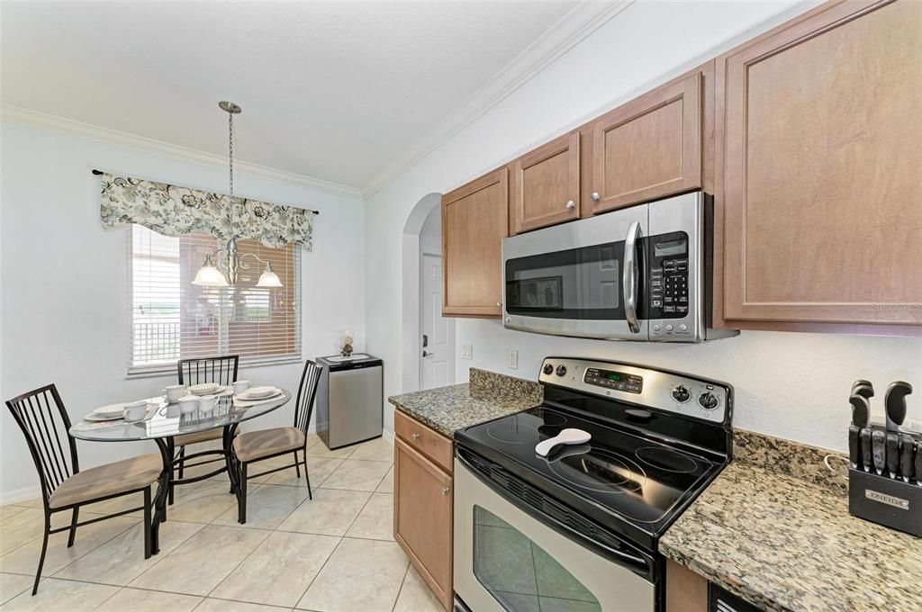For Sale: $229,900 (2 beds, 2 baths, 1121 Square Feet)