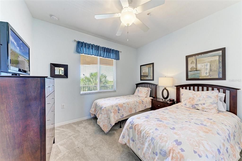 For Sale: $229,900 (2 beds, 2 baths, 1121 Square Feet)