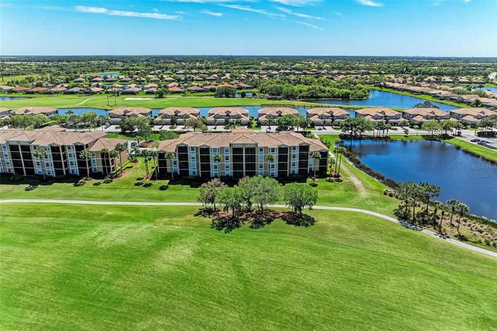 For Sale: $229,900 (2 beds, 2 baths, 1121 Square Feet)