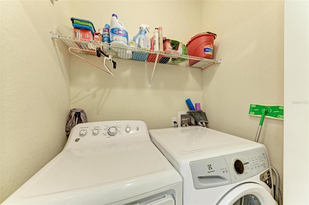 For Sale: $229,900 (2 beds, 2 baths, 1121 Square Feet)