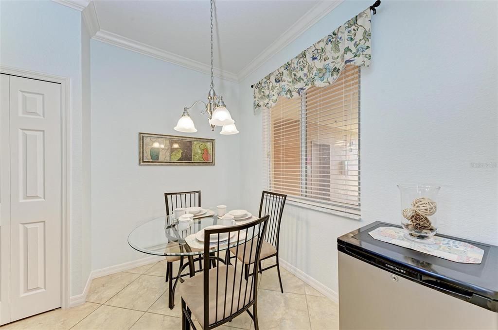 For Sale: $229,900 (2 beds, 2 baths, 1121 Square Feet)