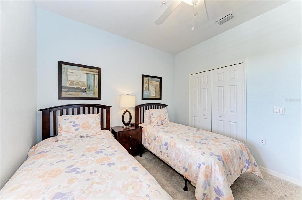 For Sale: $229,900 (2 beds, 2 baths, 1121 Square Feet)