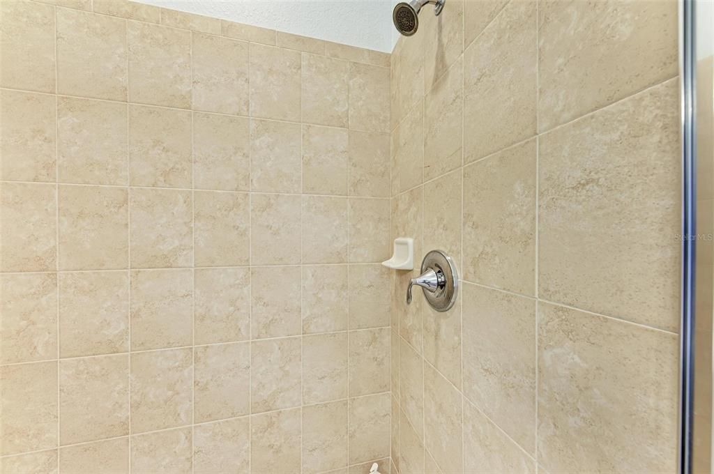 For Sale: $229,900 (2 beds, 2 baths, 1121 Square Feet)