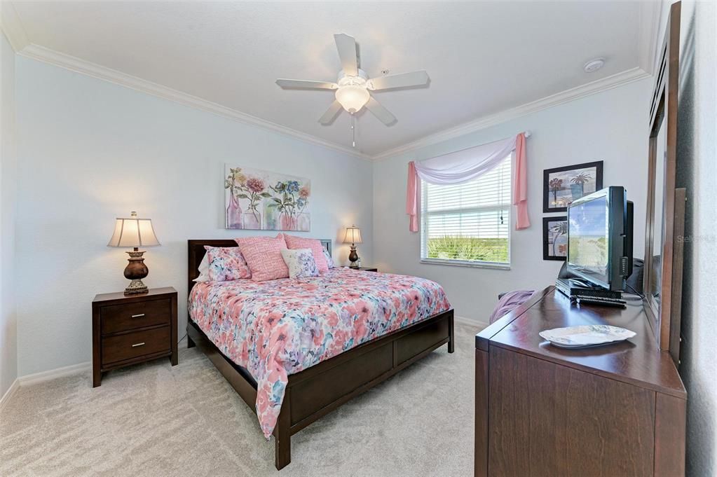 For Sale: $229,900 (2 beds, 2 baths, 1121 Square Feet)