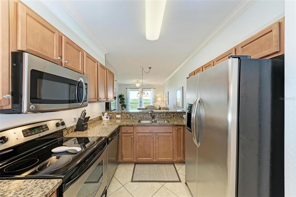 For Sale: $229,900 (2 beds, 2 baths, 1121 Square Feet)