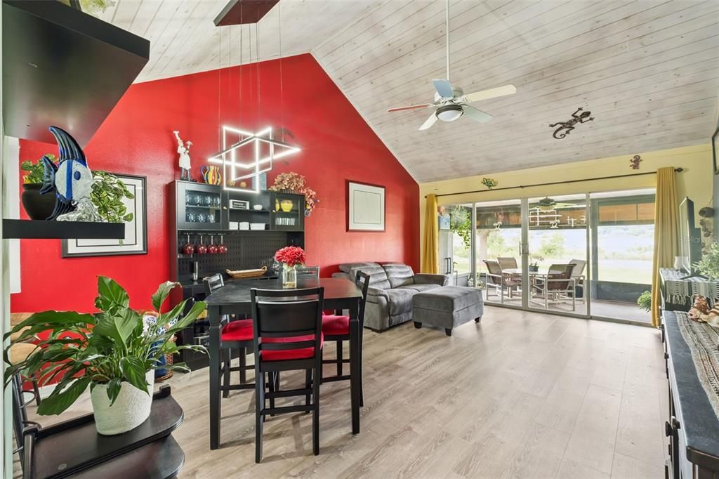 For Sale: $239,900 (2 beds, 2 baths, 980 Square Feet)