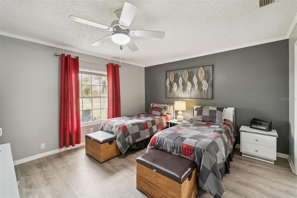 For Sale: $239,900 (2 beds, 2 baths, 980 Square Feet)
