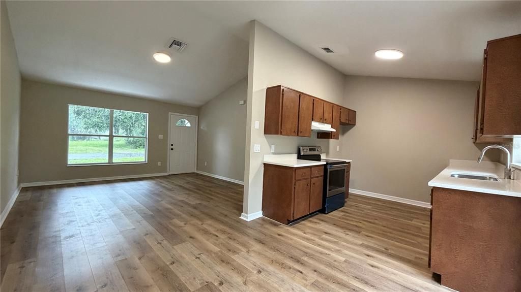 En Venta: $249,900 (4 camas, 2 baños, 1251 Pies cuadrados)