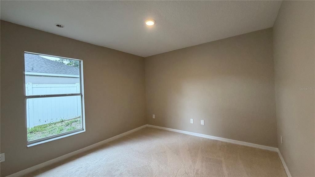En Venta: $249,900 (4 camas, 2 baños, 1251 Pies cuadrados)