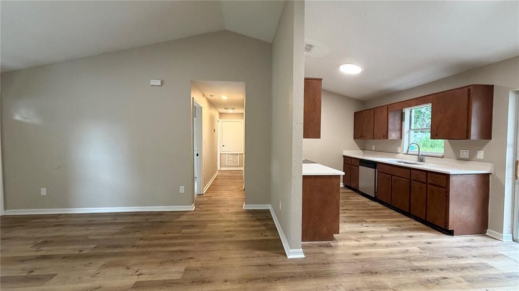 En Venta: $249,900 (4 camas, 2 baños, 1251 Pies cuadrados)