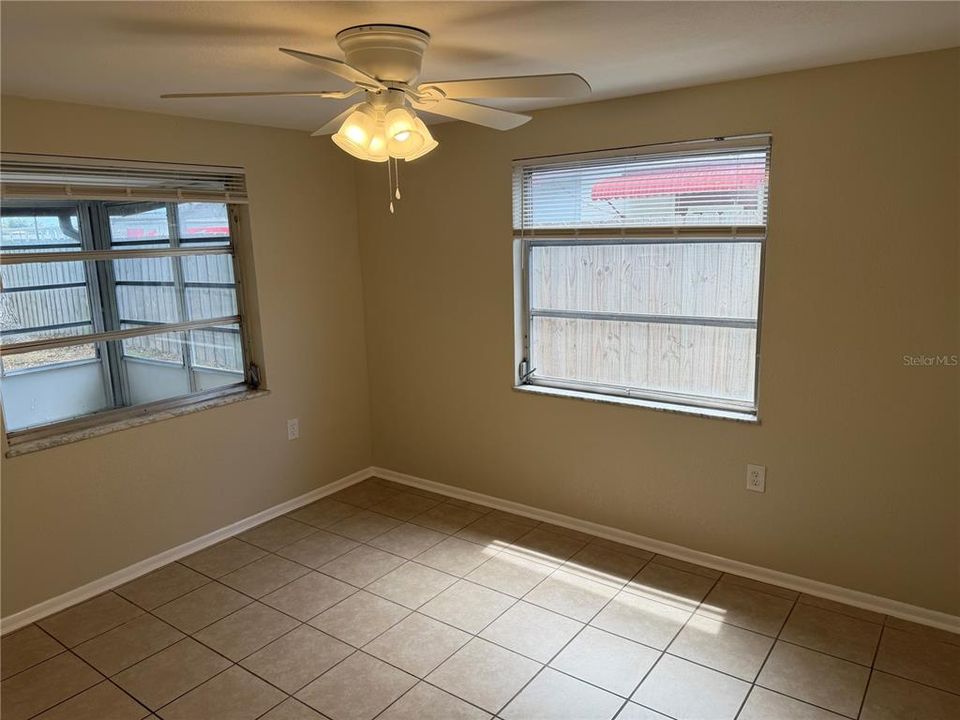 Activo con contrato: $175,000 (3 camas, 1 baños, 1077 Pies cuadrados)