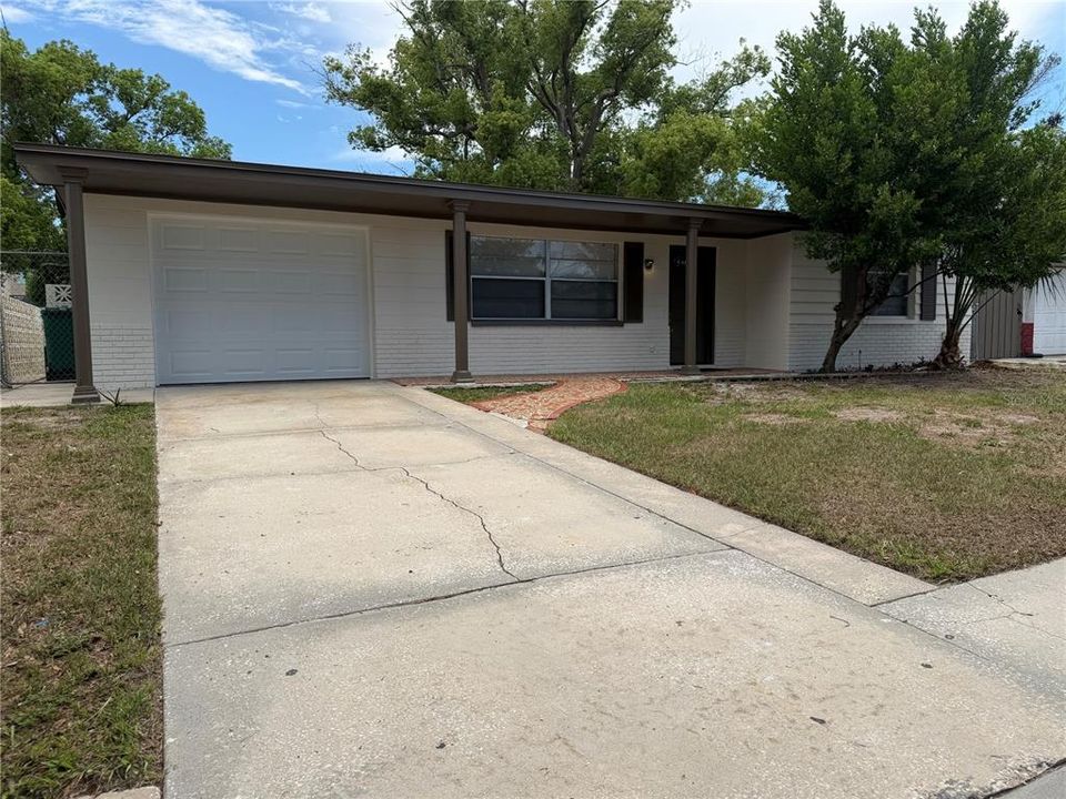 Activo con contrato: $175,000 (3 camas, 1 baños, 1077 Pies cuadrados)