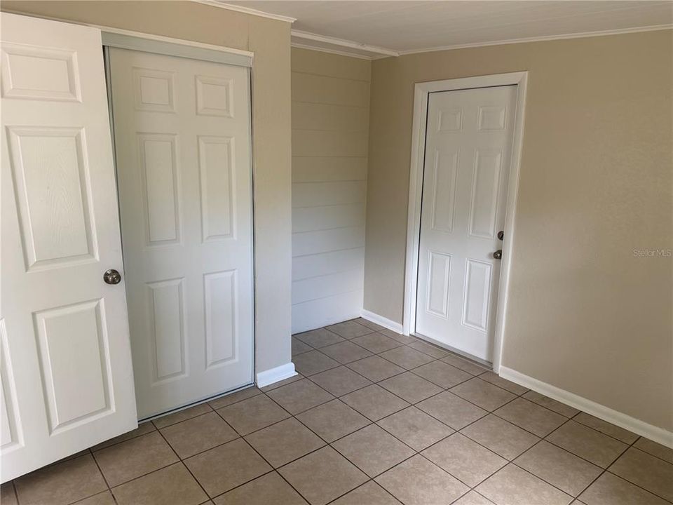 Activo con contrato: $175,000 (3 camas, 1 baños, 1077 Pies cuadrados)