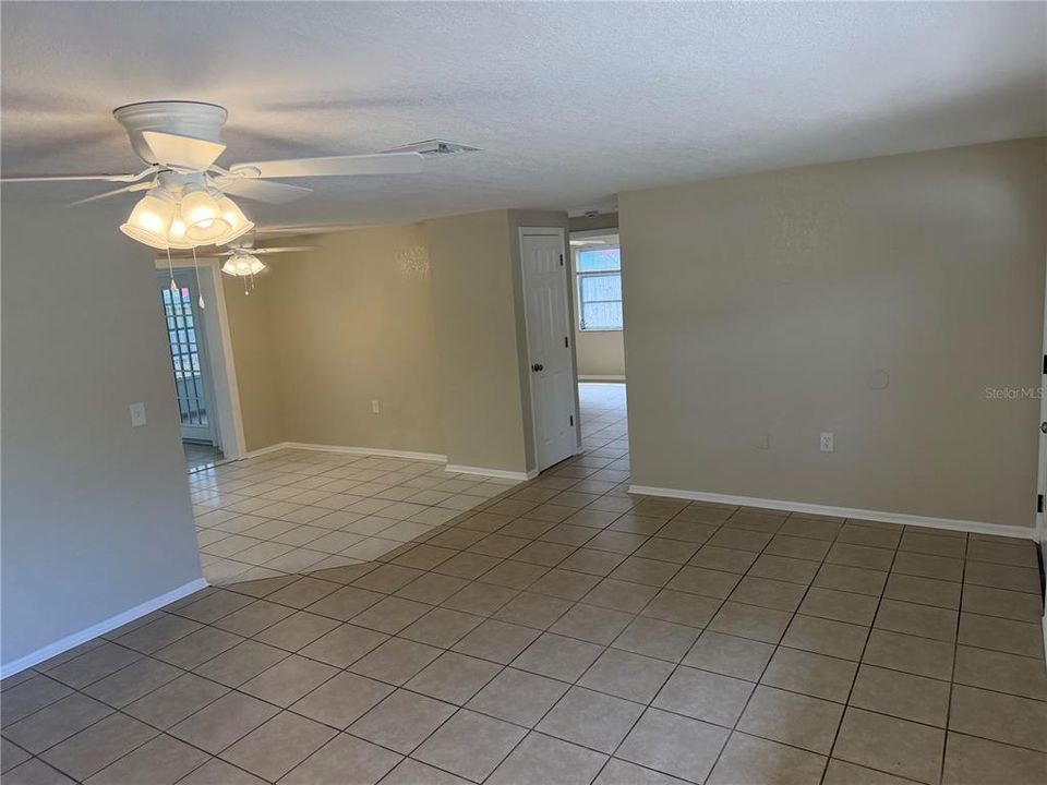 Activo con contrato: $175,000 (3 camas, 1 baños, 1077 Pies cuadrados)