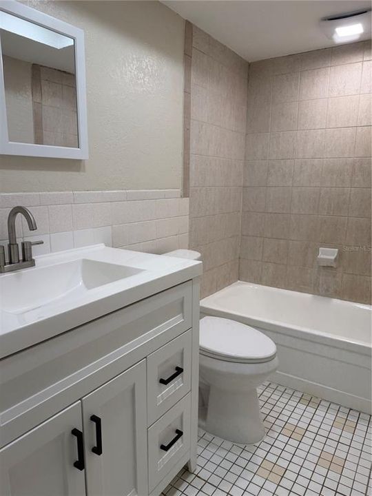Activo con contrato: $175,000 (3 camas, 1 baños, 1077 Pies cuadrados)