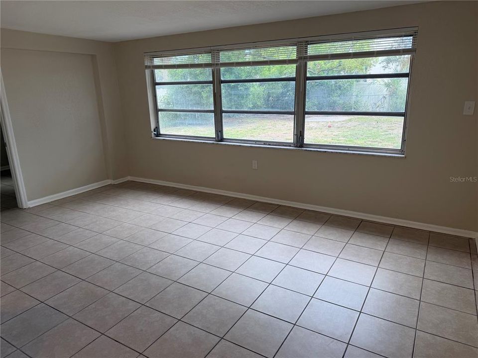 Activo con contrato: $175,000 (3 camas, 1 baños, 1077 Pies cuadrados)
