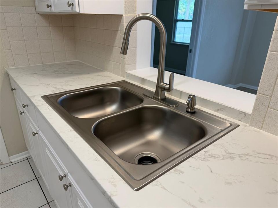 Activo con contrato: $175,000 (3 camas, 1 baños, 1077 Pies cuadrados)