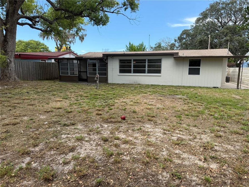 Activo con contrato: $175,000 (3 camas, 1 baños, 1077 Pies cuadrados)
