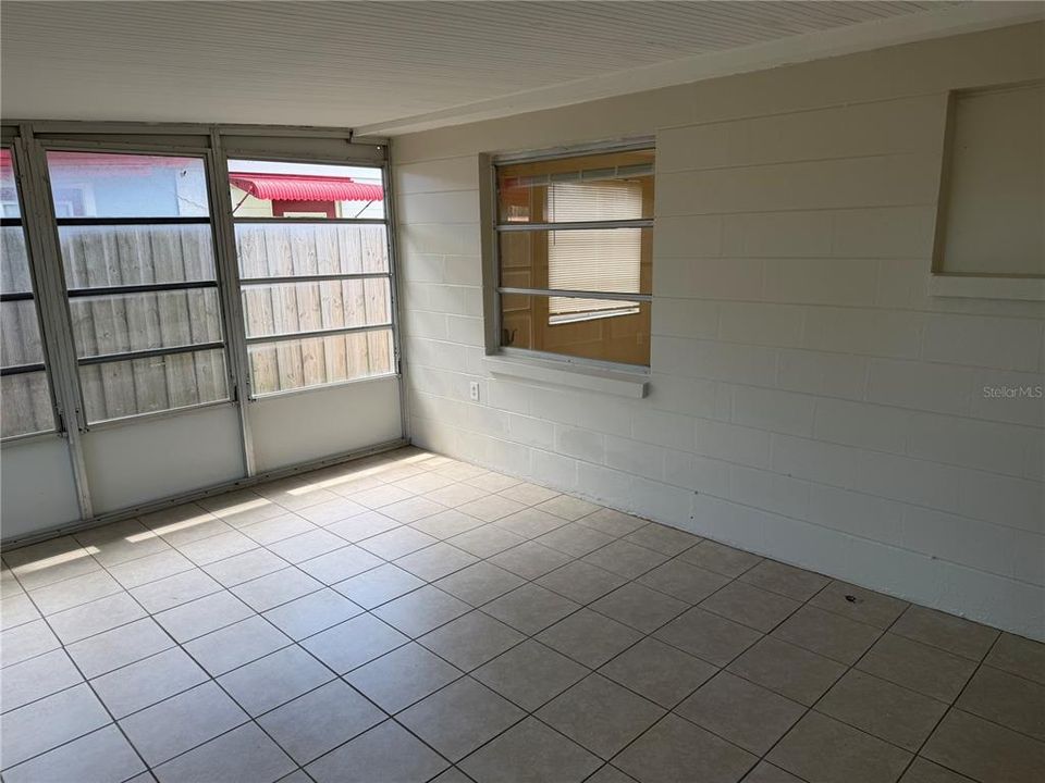 Activo con contrato: $175,000 (3 camas, 1 baños, 1077 Pies cuadrados)