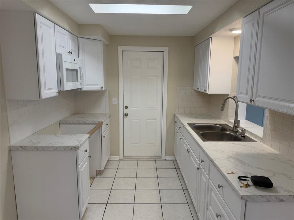 Activo con contrato: $175,000 (3 camas, 1 baños, 1077 Pies cuadrados)