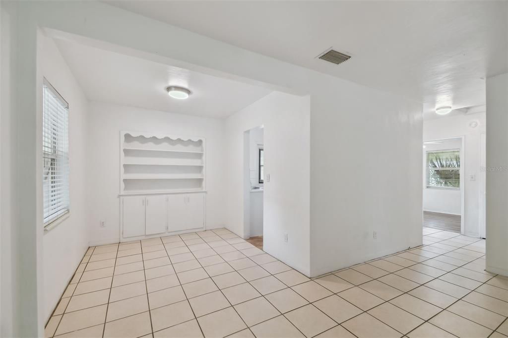 В аренду: $2,000 (2 спален, 1 ванн, 825 Квадратных фут)