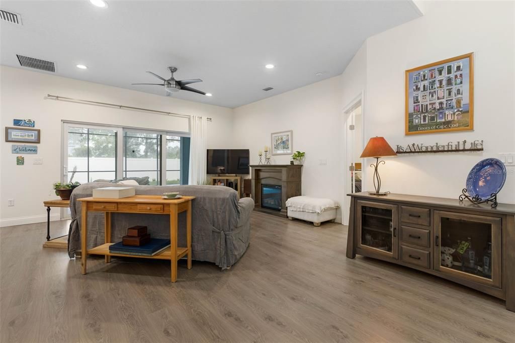 For Sale: $490,000 (3 beds, 2 baths, 1622 Square Feet)